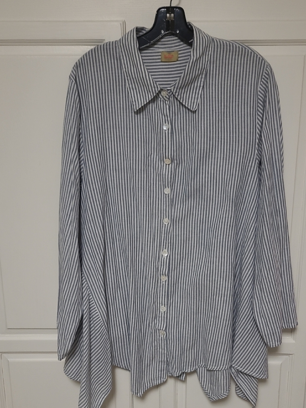 Tulip Women's Long-Sleeve Vertical Stripe Asymmetric Hem Button-Up Shirt